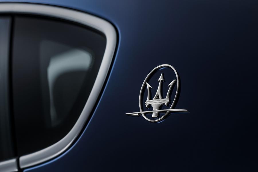 Детали экстерьера Maserati Quattroporte S Q4 GranLusso 2016 года  (фото 5 из 19)